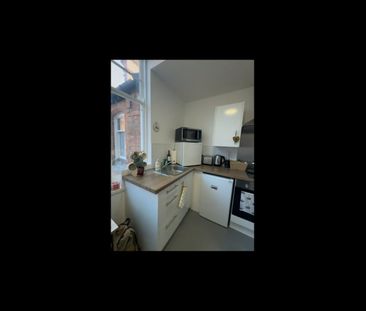 Studio Flat, Regent Road, LE1 - Photo 1