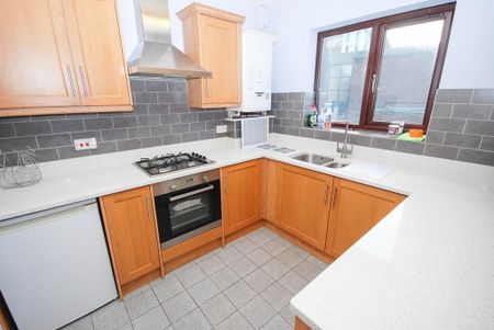 2 bedroom flat to rent - Photo 5