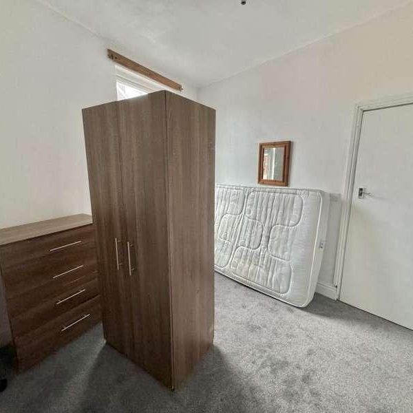 Chiswick Street, Leeds, LS6 - Photo 1