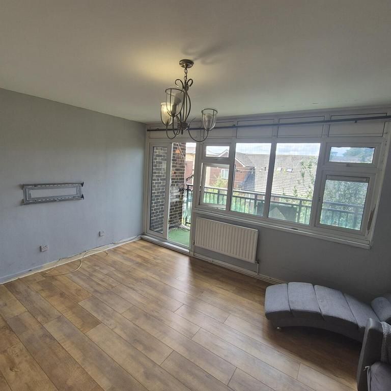 2 bedroom flat to rent - Photo 1