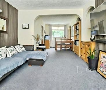 4 bedroom semi-detached house to rent - Photo 2