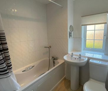 3 bedroom end of terrace house to rent - Photo 5