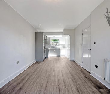 2 Bedroom House - Terraced - Photo 4