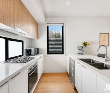 6/2 Curlew Court, Doncaster, Vic 3108 - Photo 2