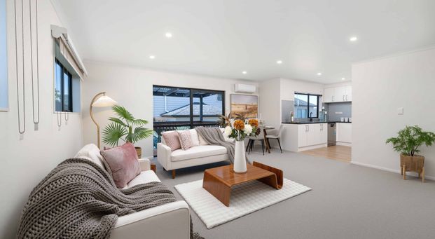 Private 3 bed 2 bath double garage heat pumps deck - Photo 1