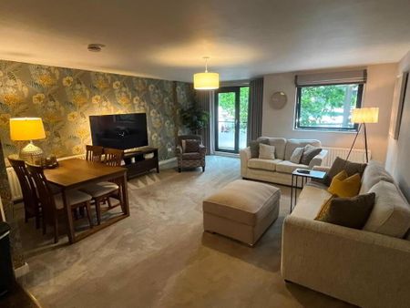 18 Queens Square, Belfast, BT1 3FF - Photo 2