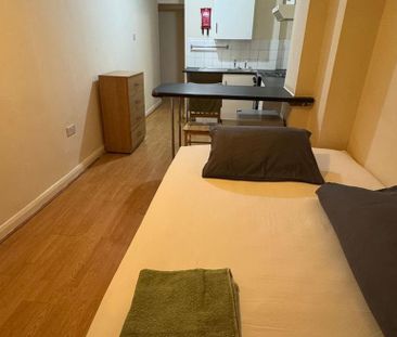 Studio to rent - Photo 5