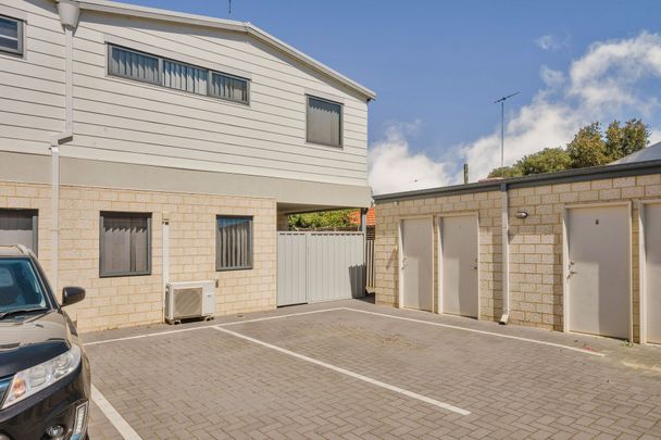 Easy-Care Living in the Heart of Mandurah - Photo 1