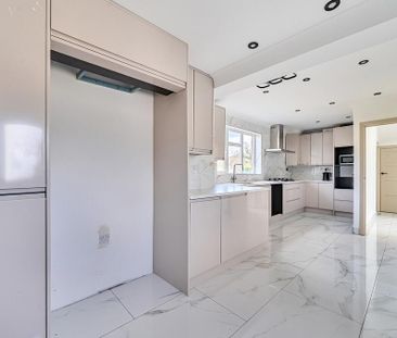 3 bedroom semi-detached house to rent - Photo 4