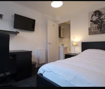 6 bedroom end of terrace house to rent - Photo 4