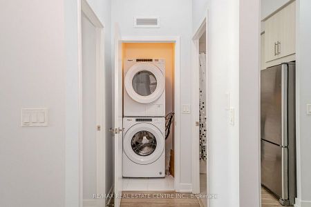 For Lease - 4055 Parkside Village Drive Unit# 321, Mississauga, Ontario - Photo 3