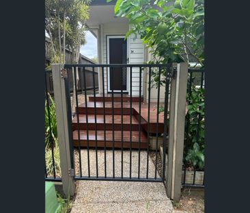 Peaceful 2 Bedroom Home Backing Onto Nature Park - Pet Friendly - Photo 5