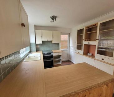 3 bedroom semi-detached house to rent - Photo 2