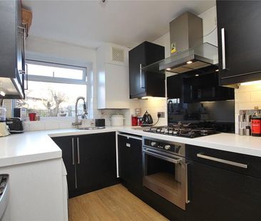 Inkerman Road, Woking - 3 bedrooms Property for lettings - Seymours - Photo 3