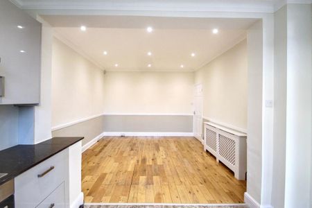 4 bedroom semi-detached house to rent - Photo 2