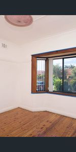 4 BEDROOM HOME - Photo 3