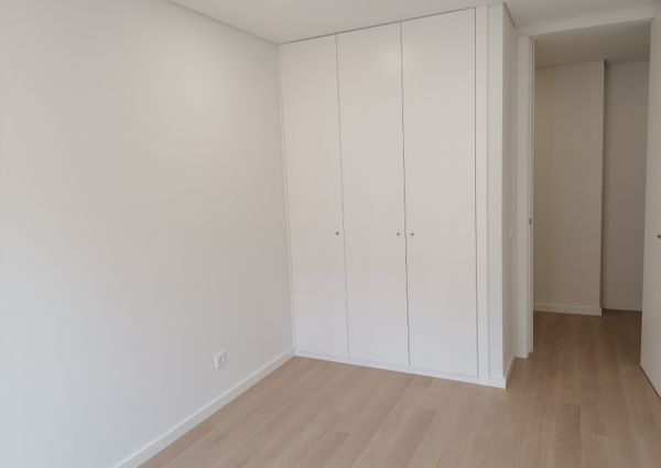 Fantástico Apartamento T2 para Arrendamento na Amadora