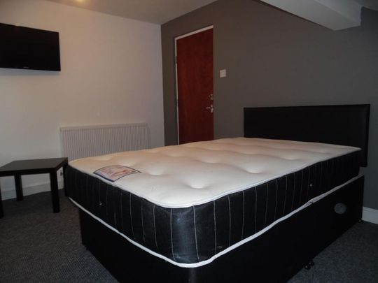 8 bedroom house share to rent - Photo 1