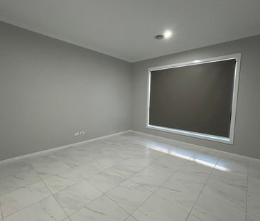 Comfort and Convenience in a Prime Highlands part of Mickleham - Photo 4