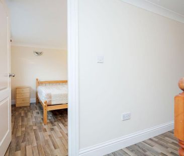 3 bedroom flat to rent - Photo 6