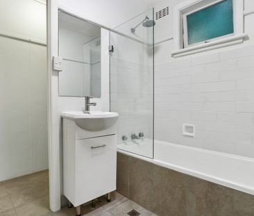 ONLY 400 METRES TO TRAIN STATION AND SHOPS - Photo 4