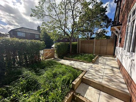 2 bedroom end of terrace house to rent - Photo 5