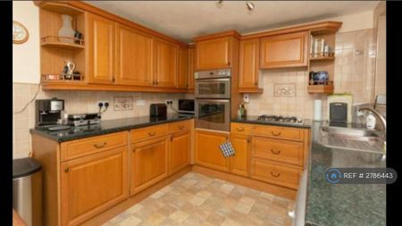 2 bedroom terraced house to rent - Photo 4