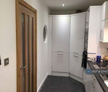 1 bedroom in a house share to rent - Photo 5