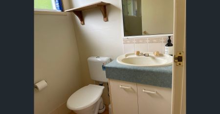 Stunning 2-Bedroom Cottage for Rent – 179 Kenmore Road - Photo 4