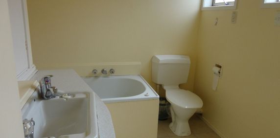 downstairs 2 bedroom unit - Photo 2