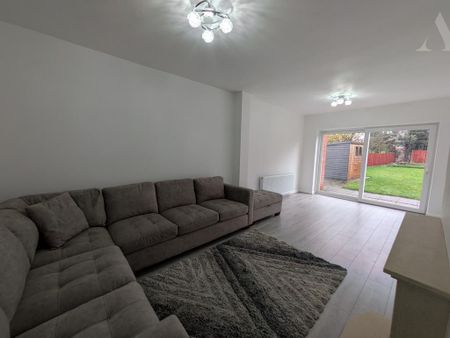 3 bedroom detached house to rent - Photo 2