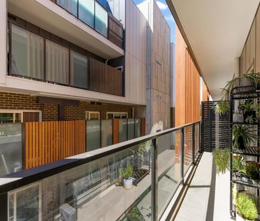 Stylish, Light-Filled Living in a Prime Box Hill North Location - Photo 5