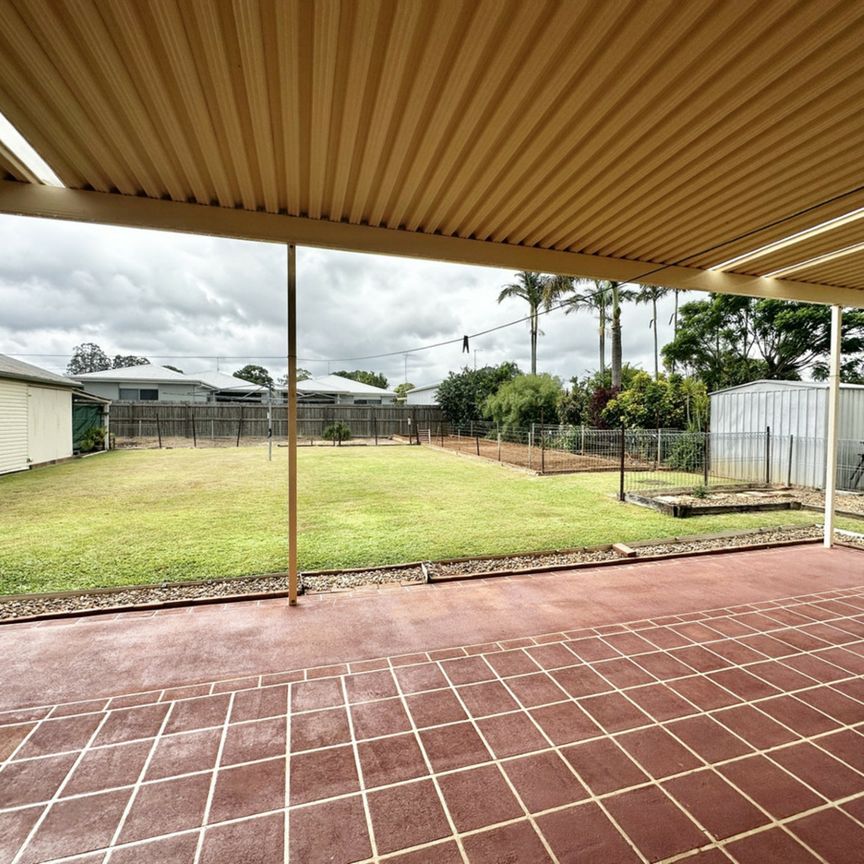 SPACIOUS, COMFORTABLE & FULL OF POTENTIAL � WELL-LOCATED SVENSSON HEIGHTS HOME - Photo 1