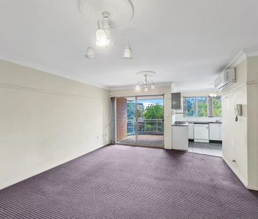 SPACIOUS 2-BEDROOM, WALK TO STATION! - Photo 4