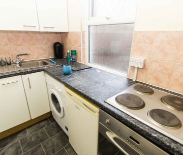 Flat 4, 63 BRUDENELL ROAD Leeds - LS6 1HA - Photo 2