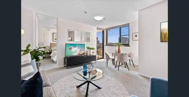 Lavender Bay views in prime waterfront tower - Photo 1