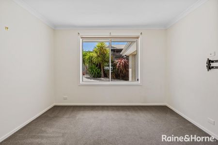 Generous Family Home in the Heart of Kingston! - Photo 5