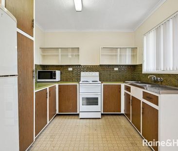 Great Family Home Close to Woodridge state school - Photo 2