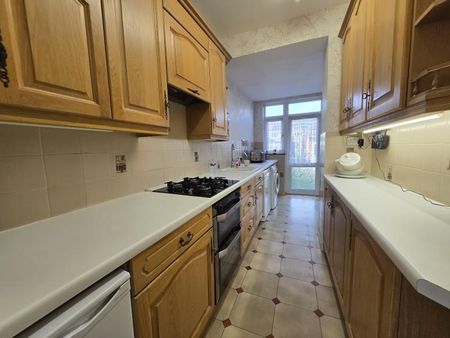 3 bedroom terraced house to rent - Photo 5