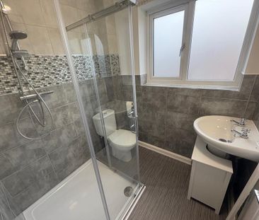 4 bedroom semi-detached house to rent - Photo 5