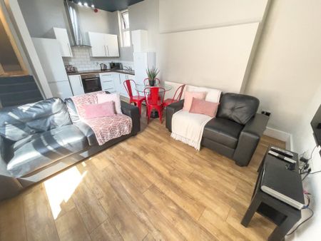 9 bedroom semi-detached house to rent - Photo 2