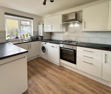 3 bedroom semi-detached house to rent - Photo 5