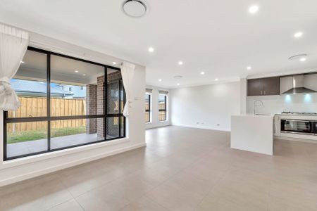 3 BEDROOM FAMILY HOME - Photo 4