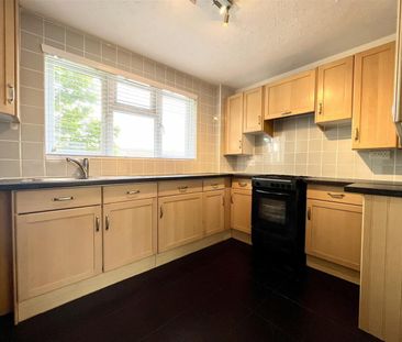 2 Bedroom Flat - Purpose Built To Let - Photo 1