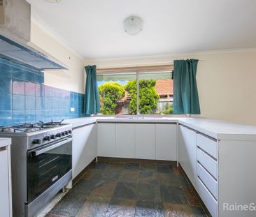 charming 3 bedroom home - Photo 2