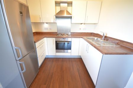 Dalmeny Way, Epsom, Surrey, KT18 7DD - Photo 3