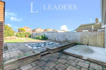 2 bedroom bungalow to rent Mountbatten Drive - Photo 5