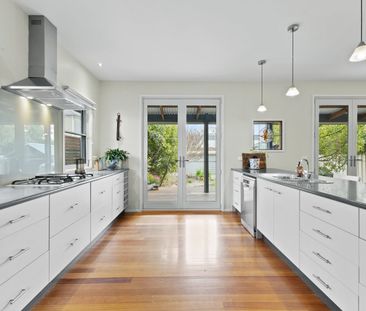 33 Cassels Road, Brunswick VIC 3056 - Photo 1