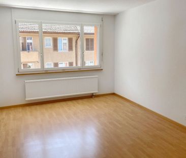 Zentral gelegene und helle 2-Zimmerwohnung mit Hallenbad zur Mitbenutzung - Photo 2