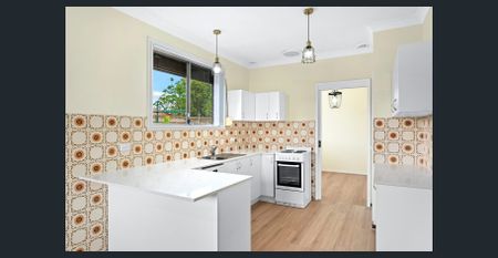 Single Story Family Home - Photo 5